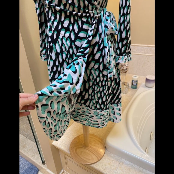 NWOT BCBG MaxAzria Black Green White Wrap Sexy Spring Classic Dress S - Picture 6 of 14